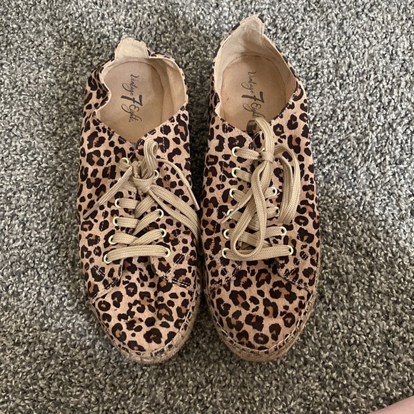 Cheetah tennis shoes - Picture 1 of 2